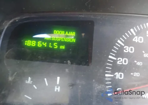 2000 Lincoln Town Car Executive from USA, damaged, VIN 1LNHM81W0YY843794